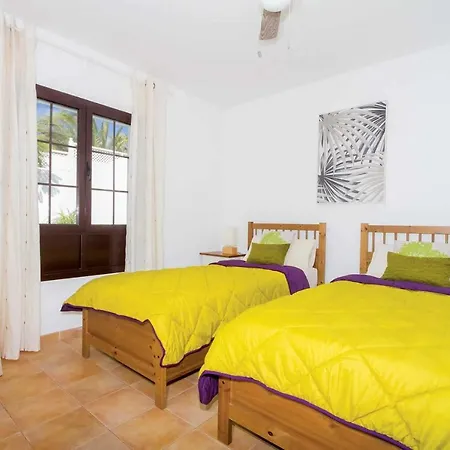 Playa Honda Sleeps 8 Pool Wifi Villa
