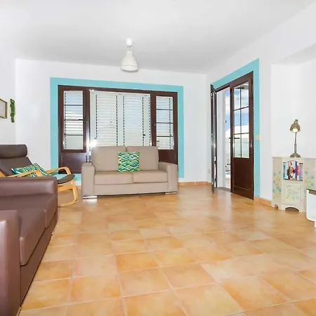Playa Honda Sleeps 8 Pool Wifi Villa *