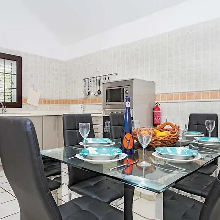 Playa Honda Sleeps 8 Pool Wifi Villa *
